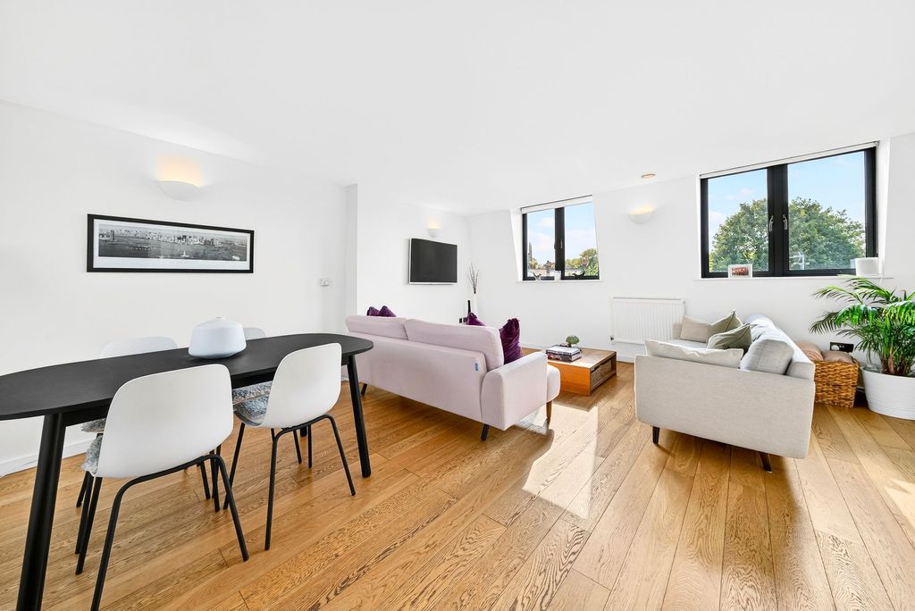 Property photo 3 of 24