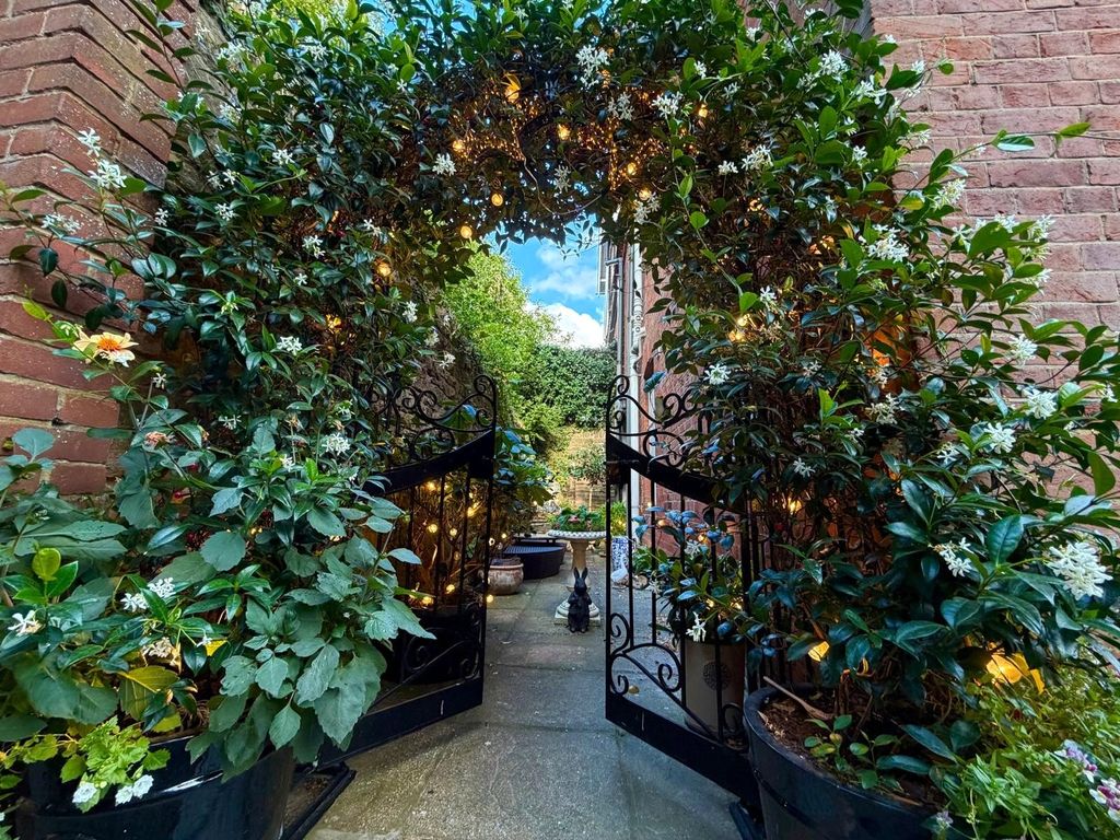 Property photo 3 of 22 Private Courtyard