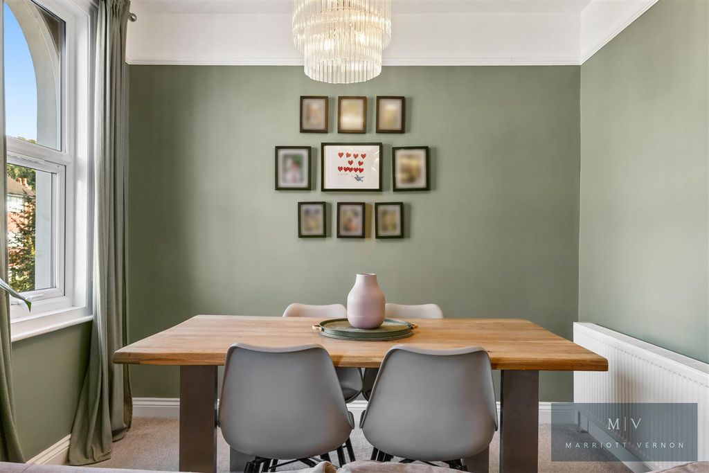 Property photo 3 of 17 F2 20 Heathfield Road MV-7.Jpg