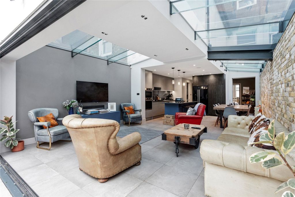 Property photo 3 of 10 Picture No. 12