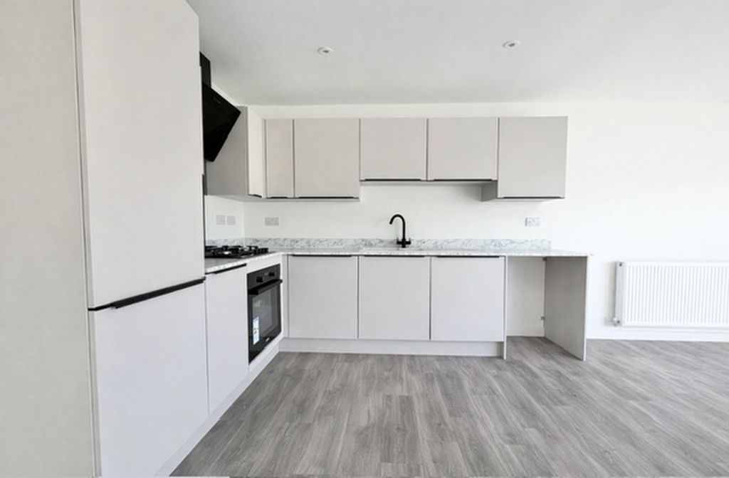 Property photo 3 of 16 Kitchen Area