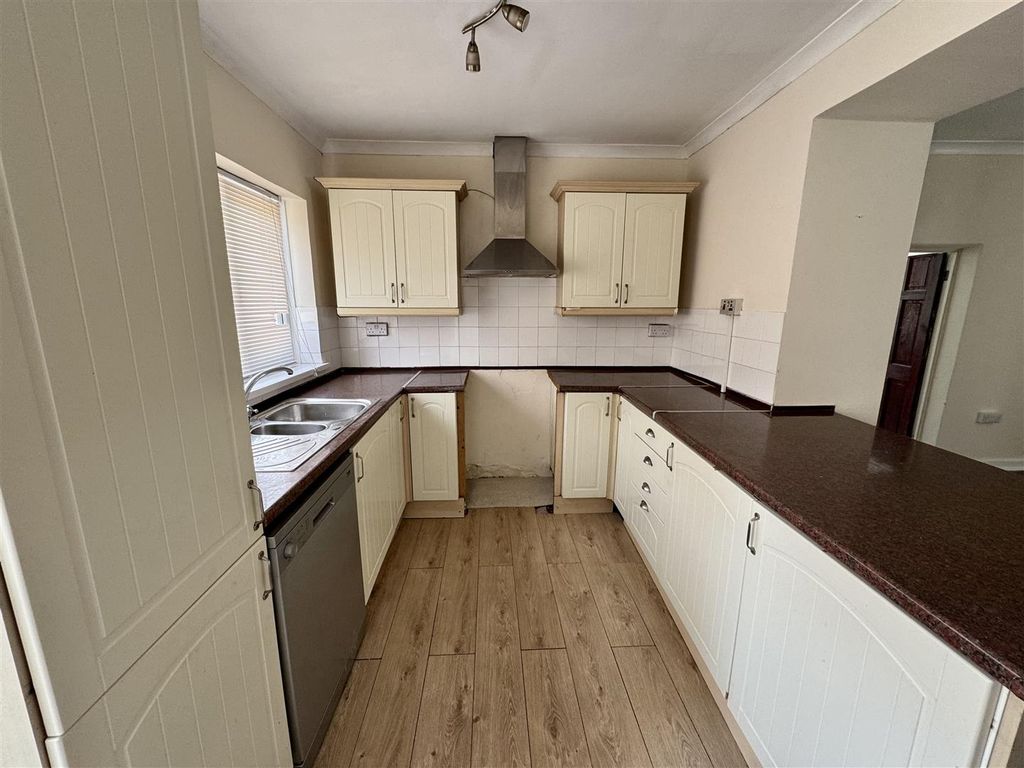Property photo 3 of 19 Kitchen/Diner