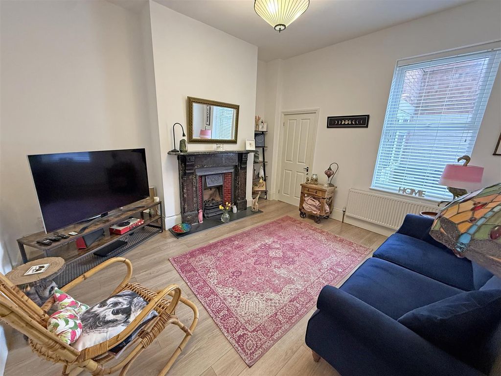 Property photo 2 of 10 Grey Street Lounge.Jpg