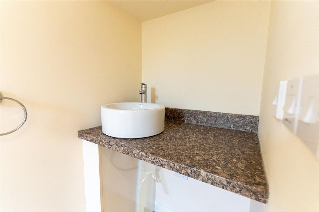 Property photo 1 of 10 1Qvsfycbh0Si49Tfxmoxfw.Jpg