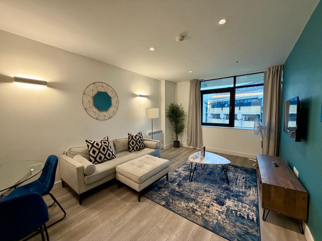 Property photo 1 of 21 Living Room