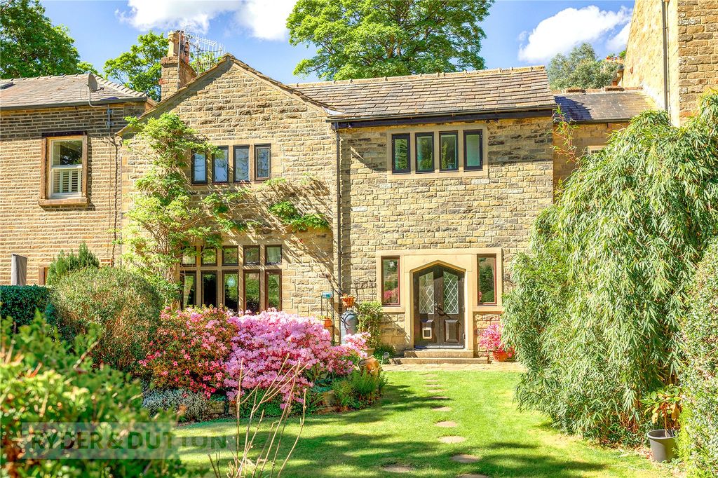 Property photo 1 of 26 Delph Lodge