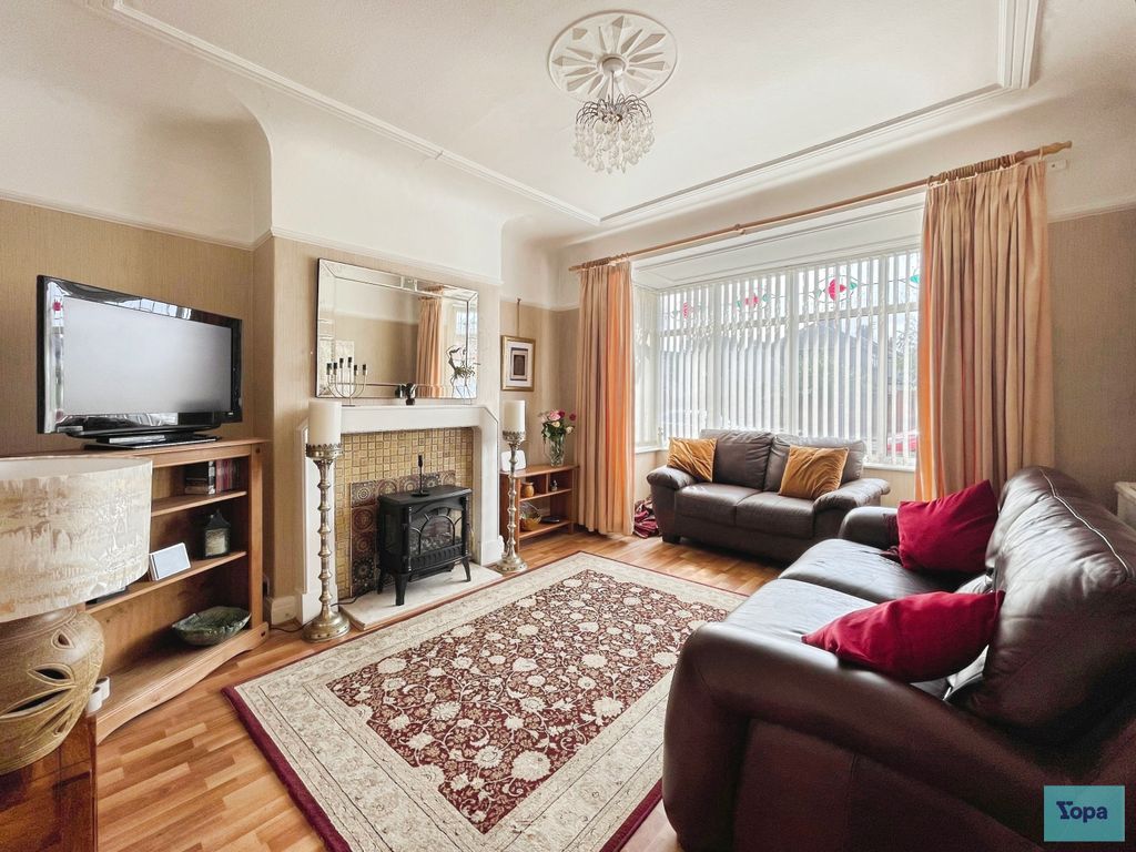 Property photo 2 of 18 4