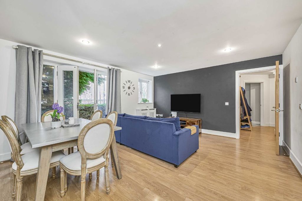 Property photo 3 of 8