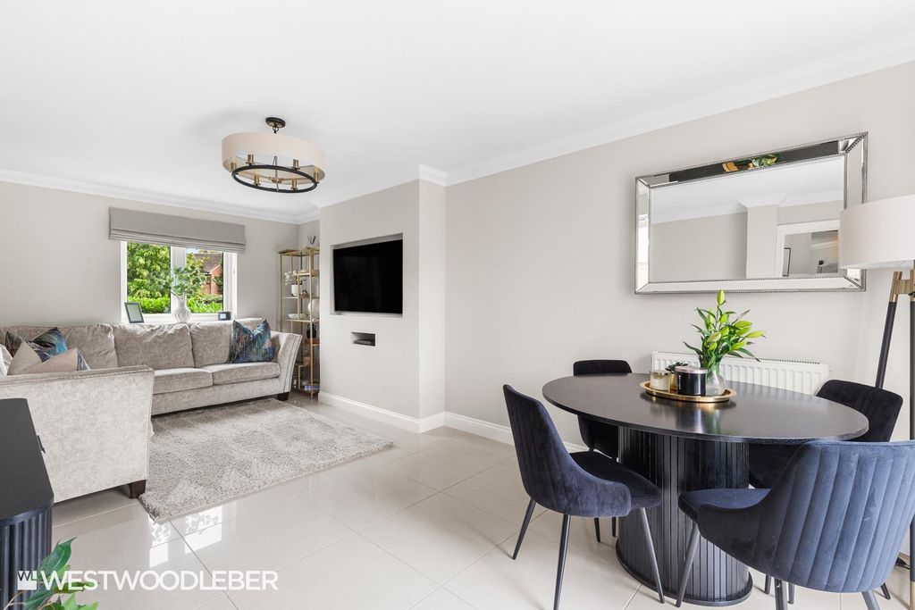 Property photo 2 of 23 Robiniaroad_11.Jpg