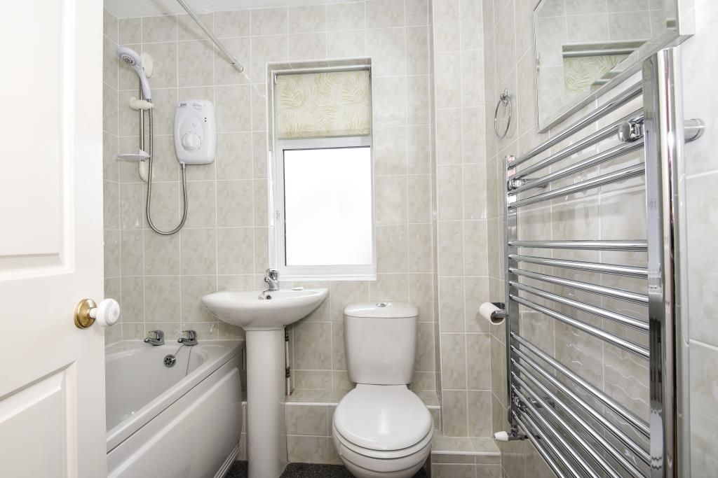 Property photo 3 of 7 Bathroom