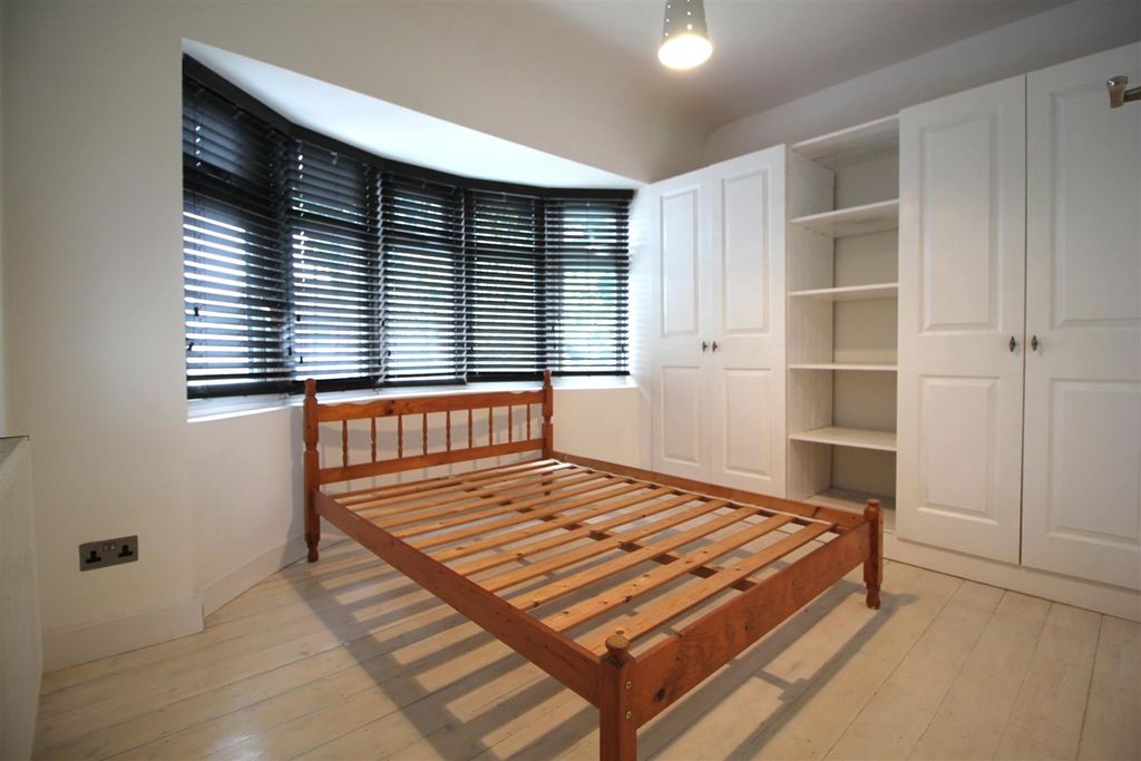 Property photo 3 of 9 Bedroom.Jpg