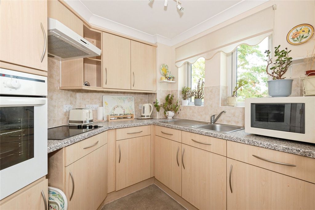 Property photo 3 of 11 Kitchen