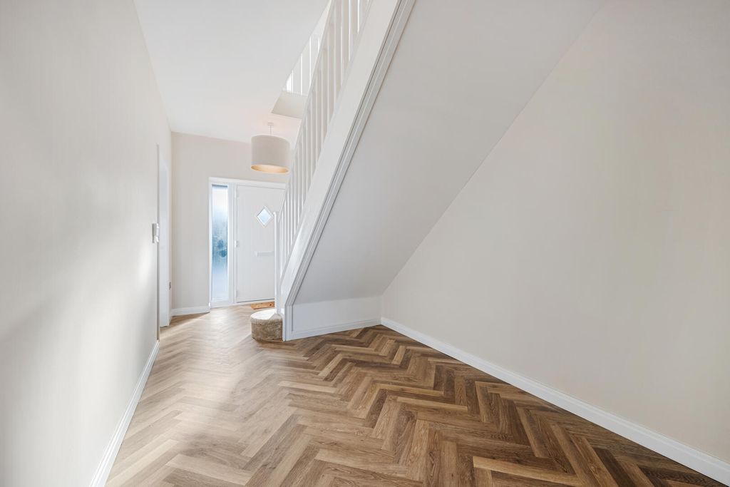 Property photo 3 of 52 Hallway