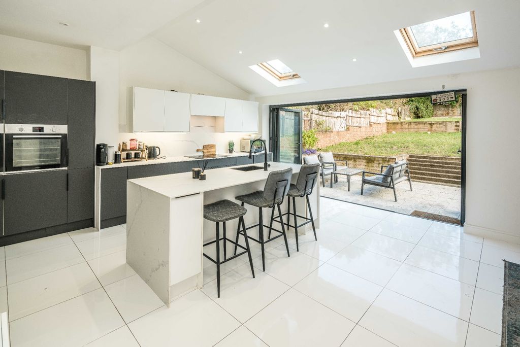 Property photo 1 of 30 4548901