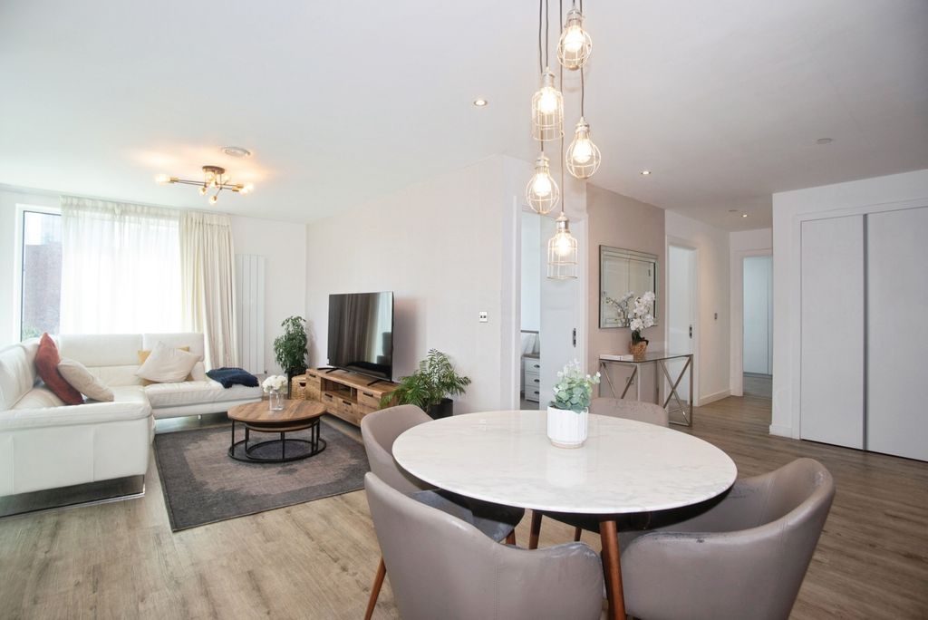 Property photo 2 of 17 Pbox-Img.Jpg