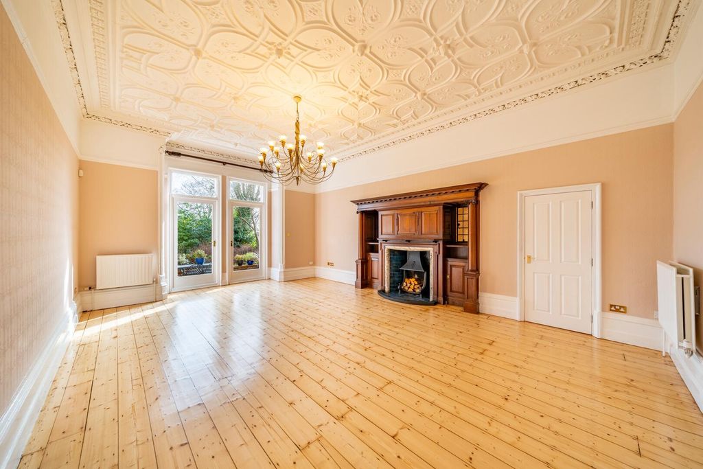 Property photo 3 of 23 Living Room