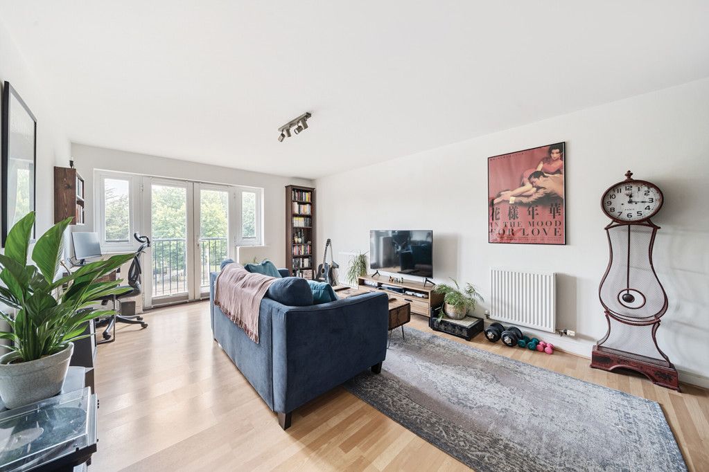 Property photo 1 of 16 Living Room