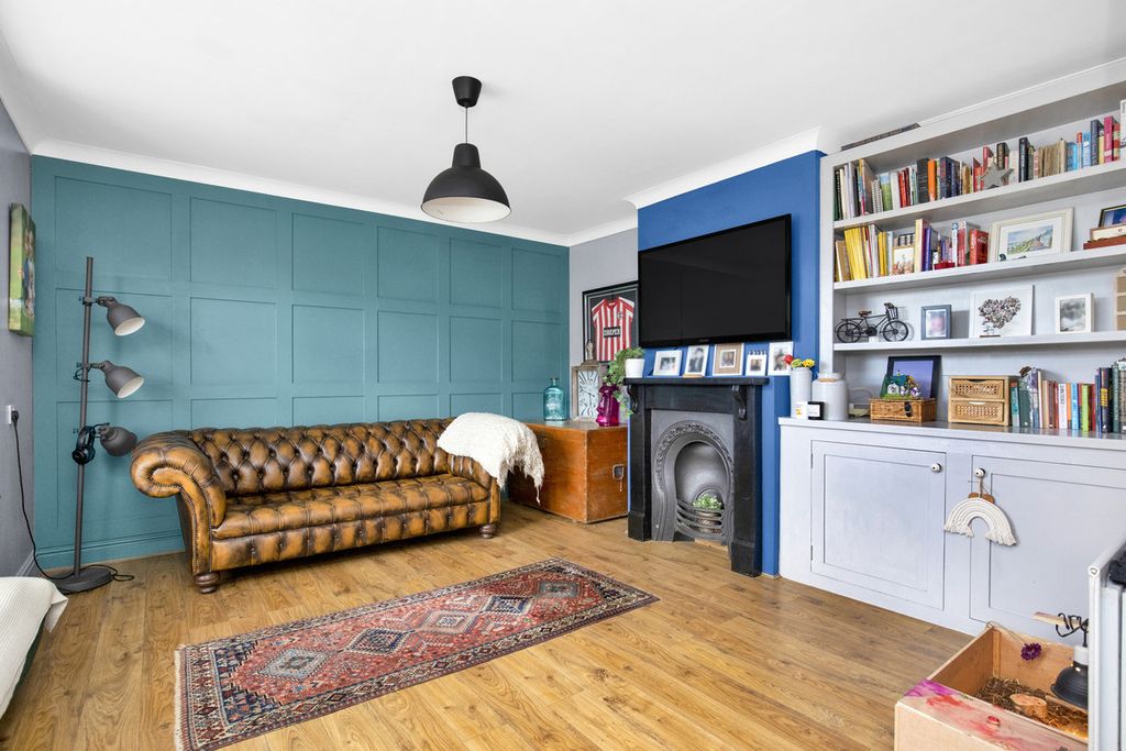 Property photo 2 of 24