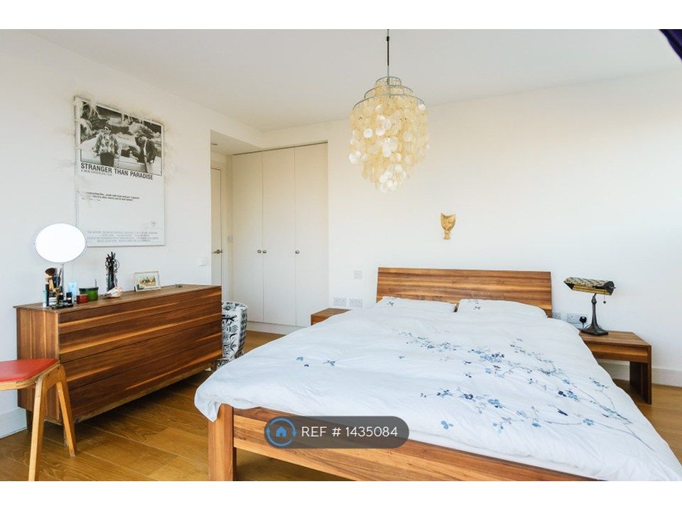 Property photo 3 of 6 Masterbed Contains Double Bed