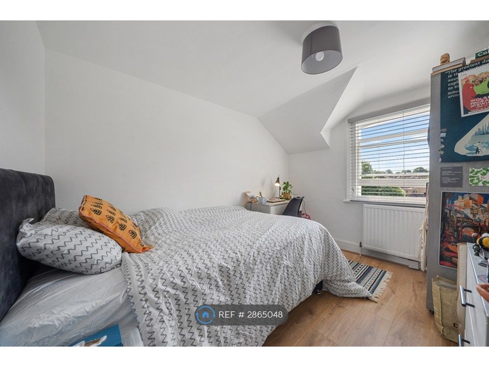 Property photo 3 of 11 Bedroom 1