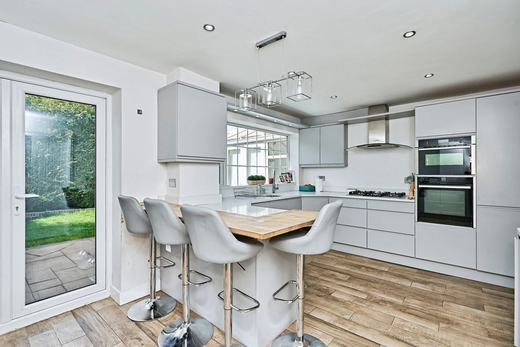 Property photo 3 of 20 Pbox-Img.Jpg