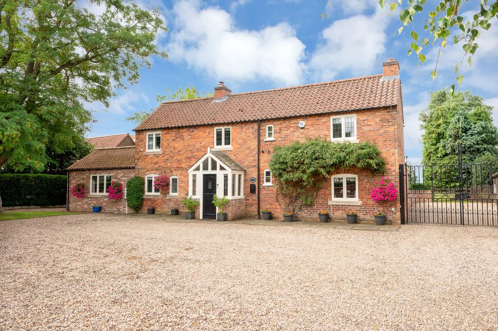 Property photo 1 of 31