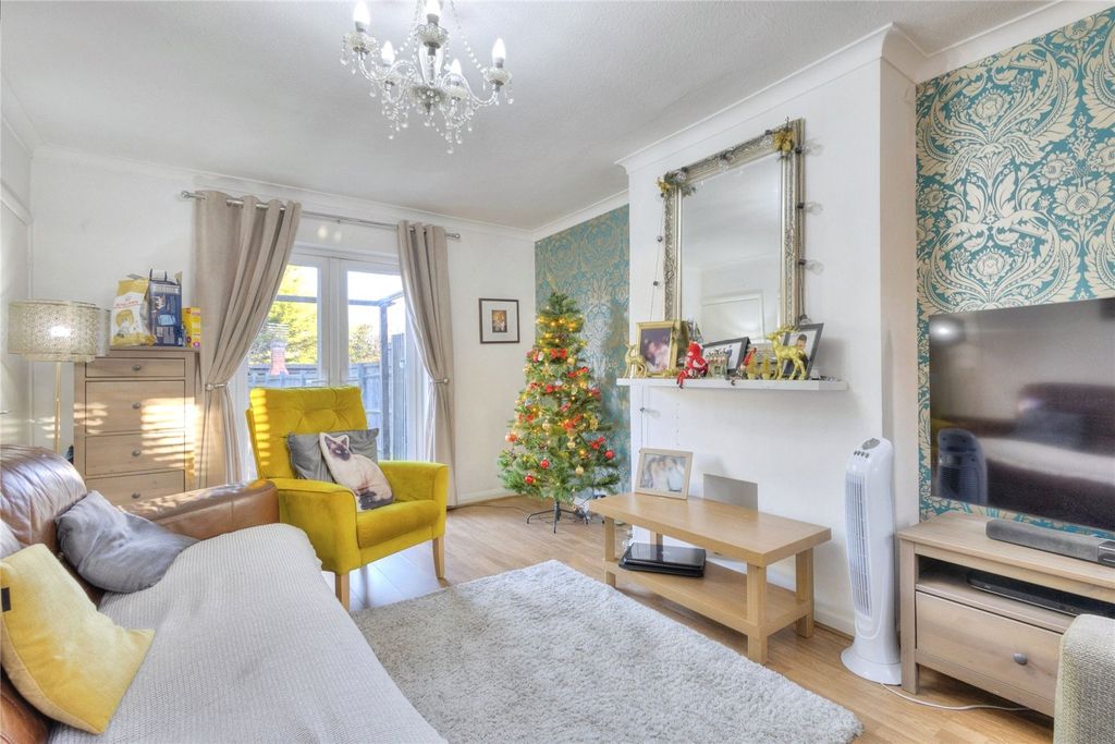 Property photo 3 of 21 Living Room