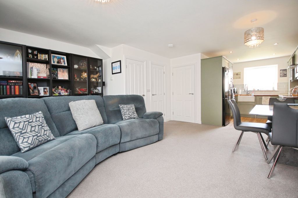 Property photo 3 of 21