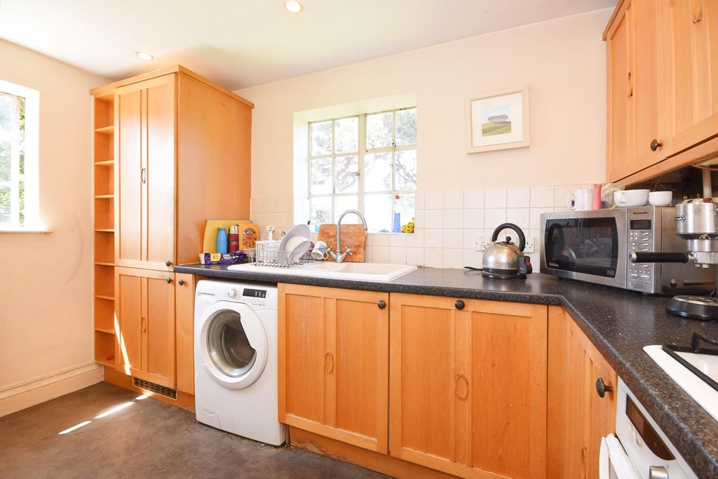 Property photo 3 of 13 Kitchen
