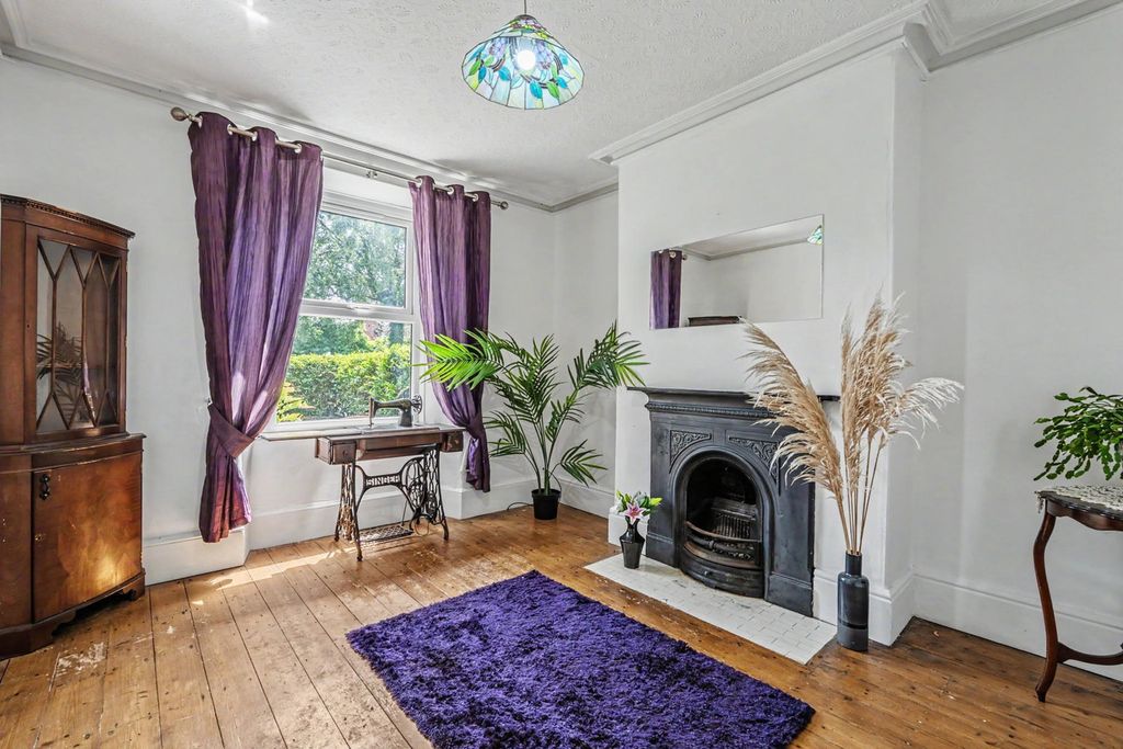 Property photo 3 of 32