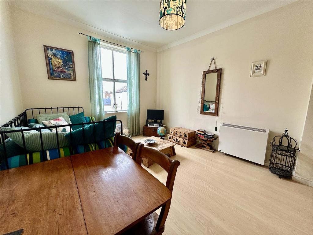 Property photo 3 of 10 Living Room