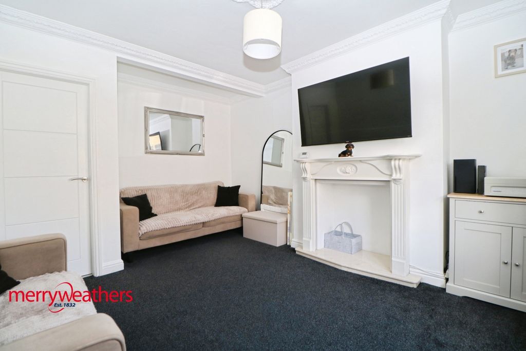 Property photo 2 of 13 Lounge