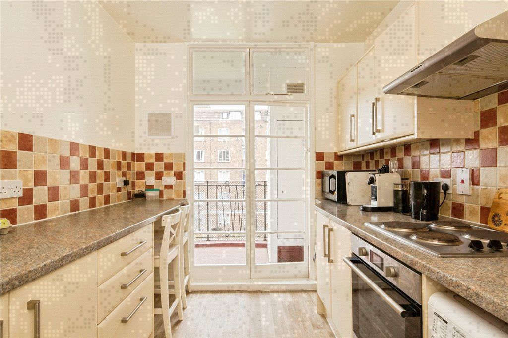 Property photo 3 of 17 Kitchen