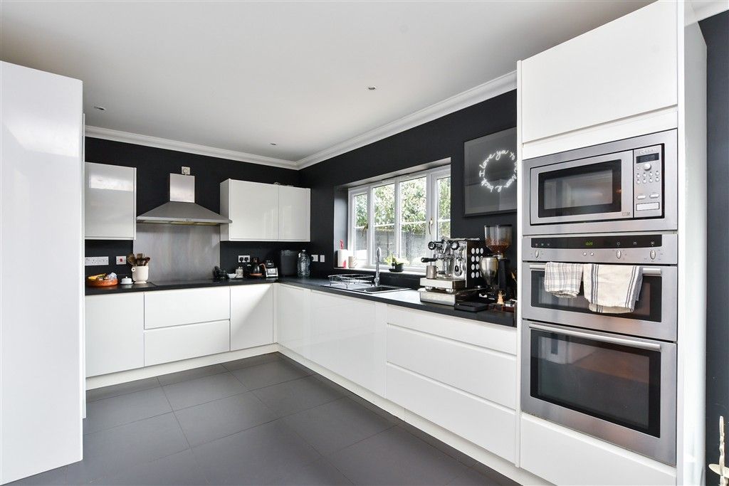 Property photo 3 of 16 Kitchen/Diner