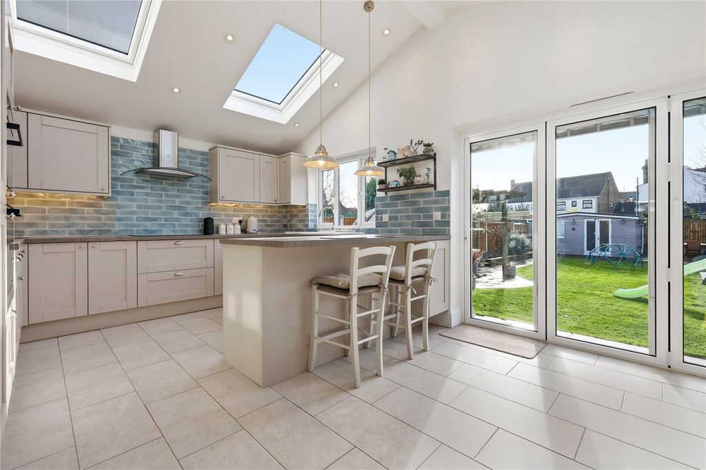 Property photo 2 of 29 Picture No. 24