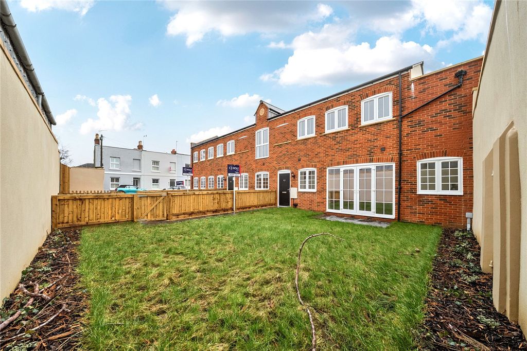 Property photo 2 of 19 Picture No. 03