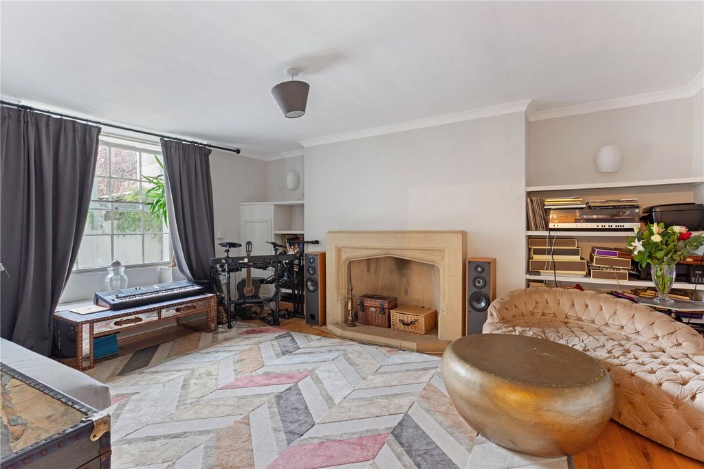 Property photo 3 of 10 Living Room
