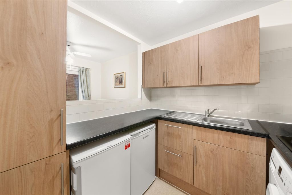 Property photo 3 of 11 4