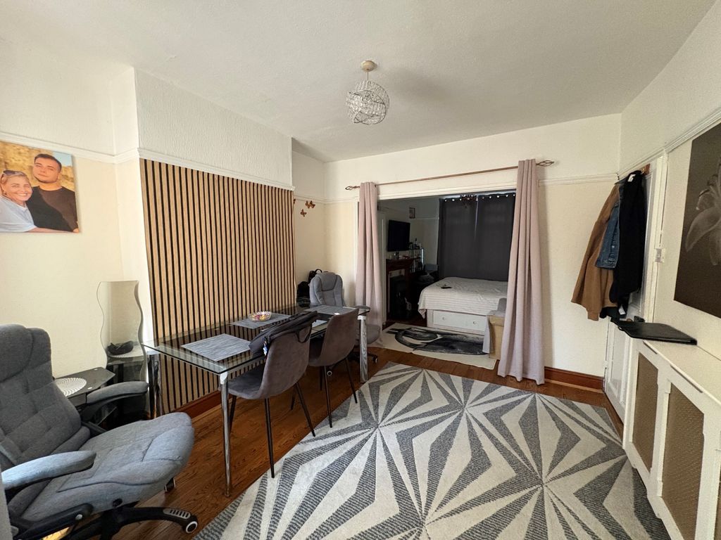 Property photo 3 of 13 Stanley Road