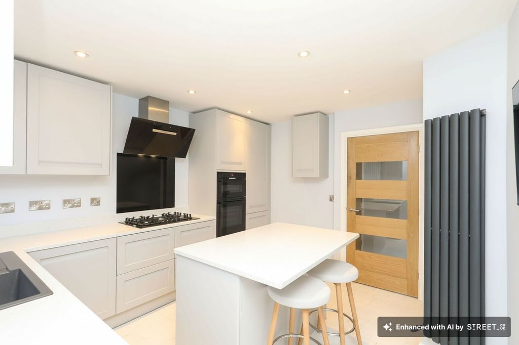 Property photo 2 of 29