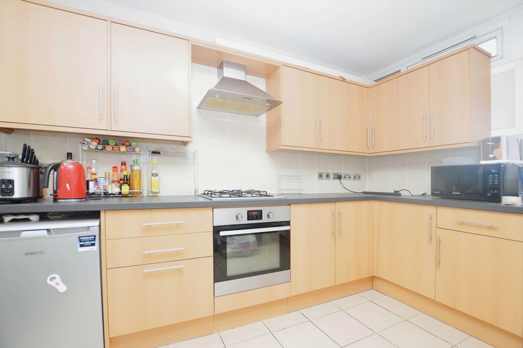 Property photo 2 of 11 48Aa2166-Kitchen
