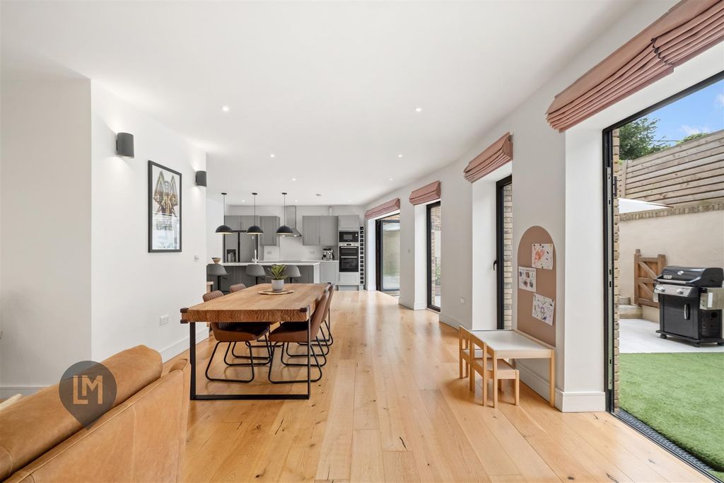 Property photo 3 of 9 Living/Dining/Kitchen