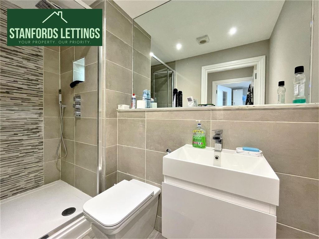 Property photo 3 of 7 Bathroom.Jpg