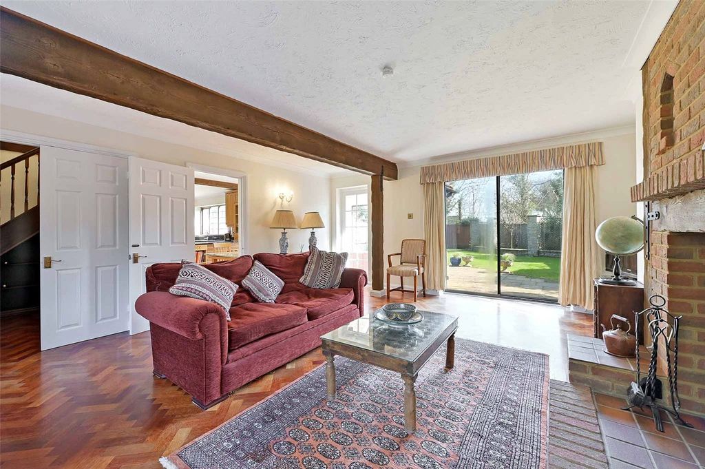 Property photo 2 of 24 Sitting Room
