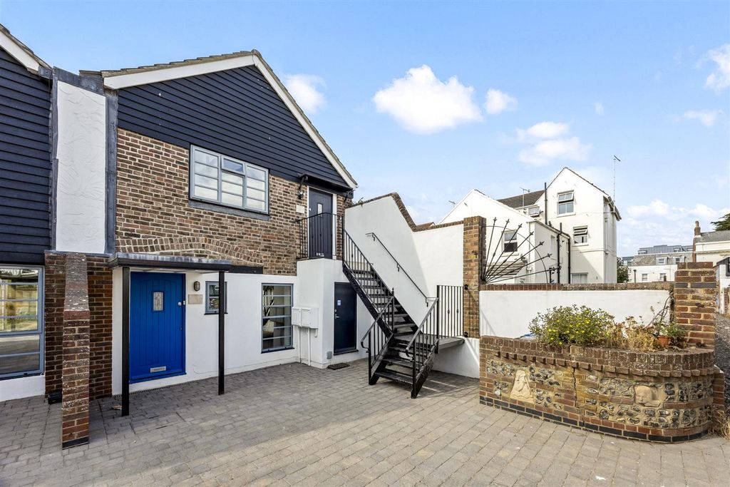 Property photo 1 of 16 External