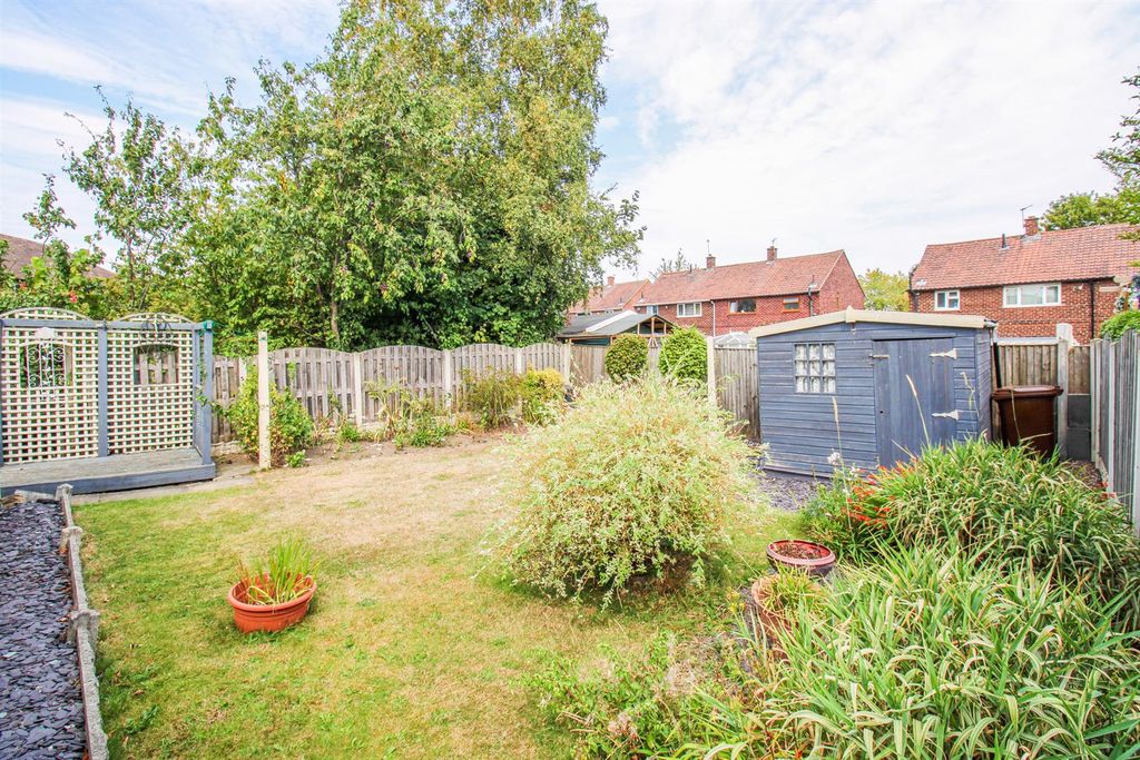 Property photo 2 of 11 Outside