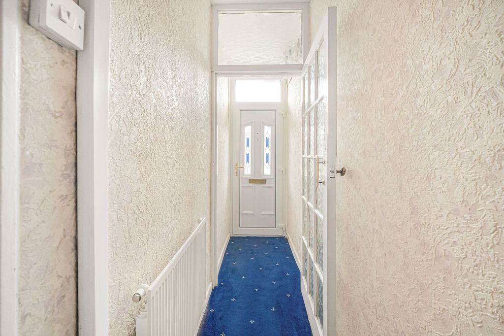 Property photo 3 of 27