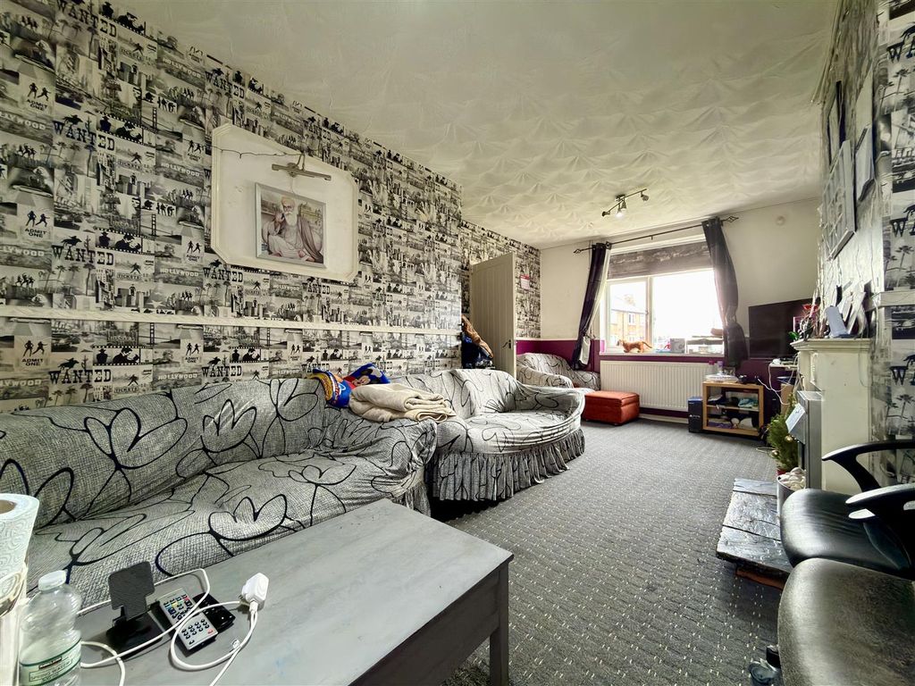 Property photo 2 of 13 Lounge