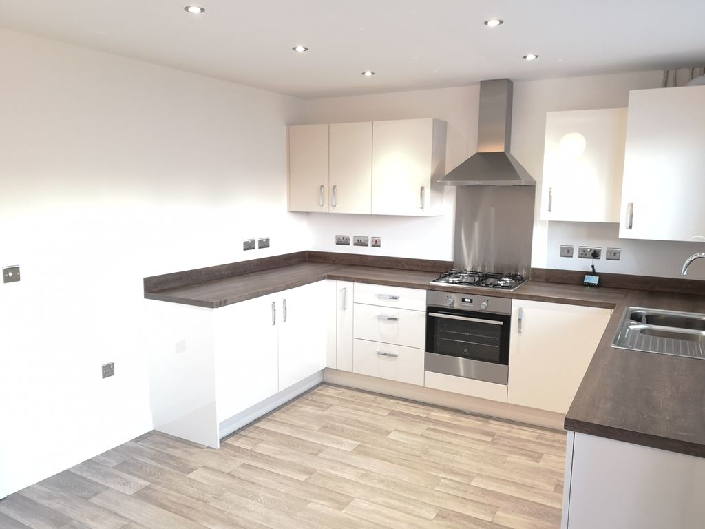 Property photo 3 of 10 Kitchen Diner Aspect 2