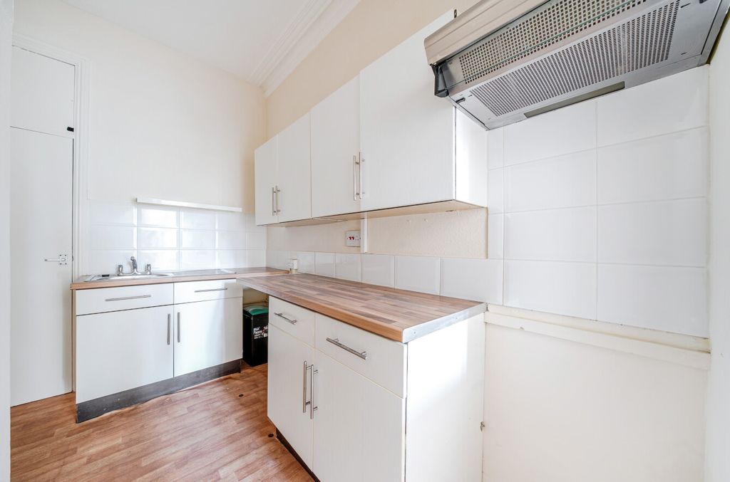 Property photo 2 of 10 Kitchen